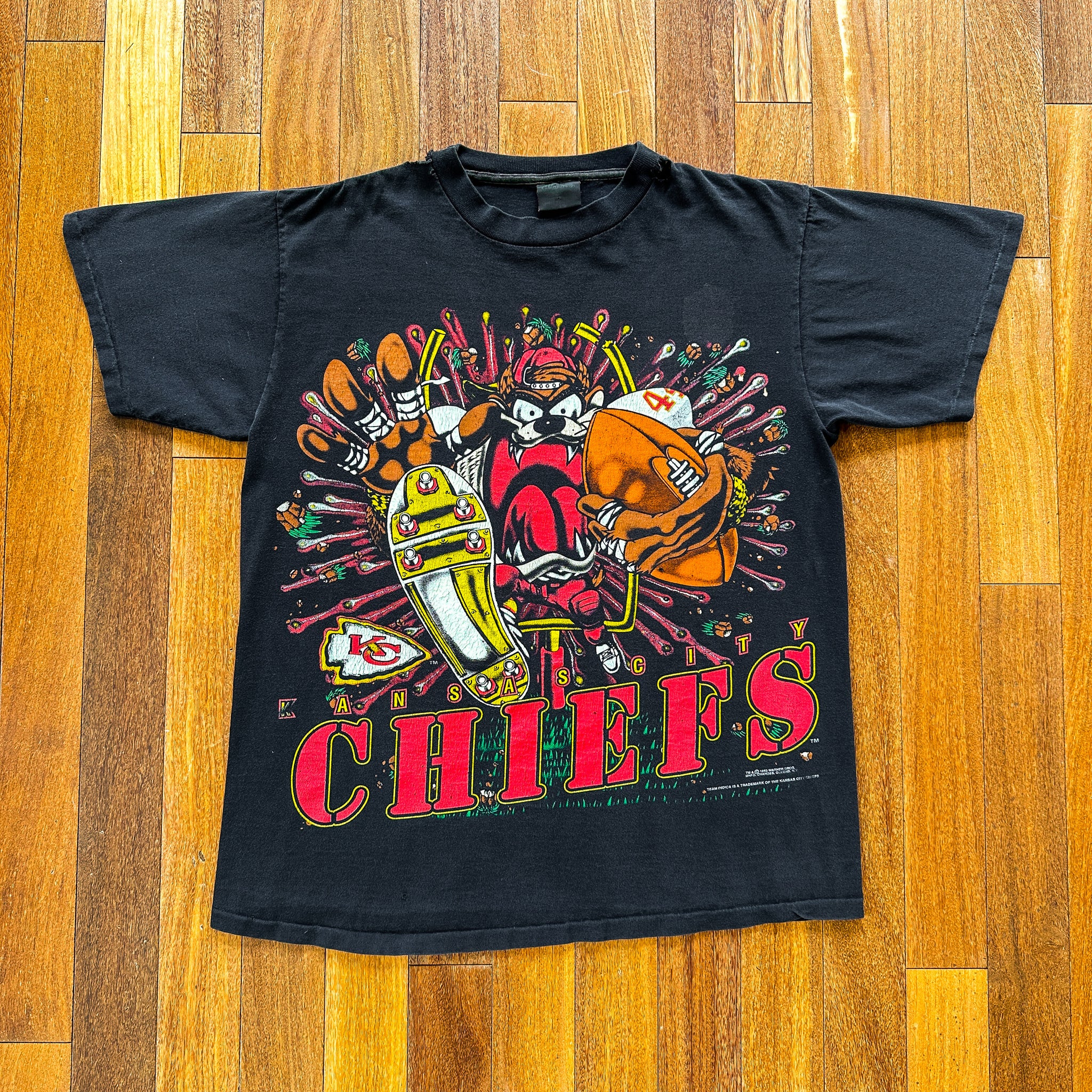 VINTAGE 1993 KANSAS CITY CHIEFS NFL TAZ BIG PRINT CHANGES T-SHIRT